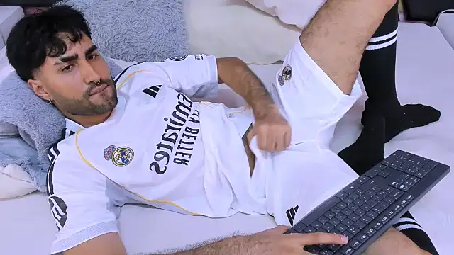 milanzaire (M young) - Buzz my hairy ass till cum