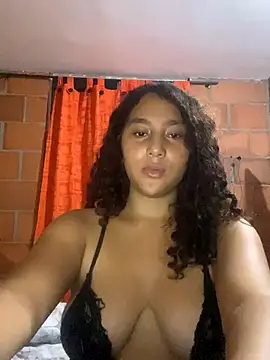 Webcam Model (AnaisVelvet11)  is live.Free join now!