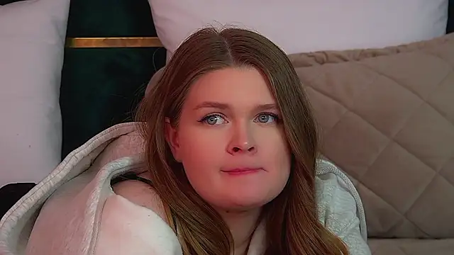 CrystalLyons live cam screenshot female on Squirt Show – Wet & Wild Live Cams