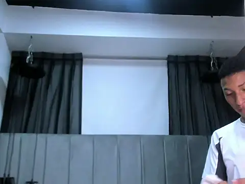 domminick18 - Domminick18's free webcam - UK Sex Cams