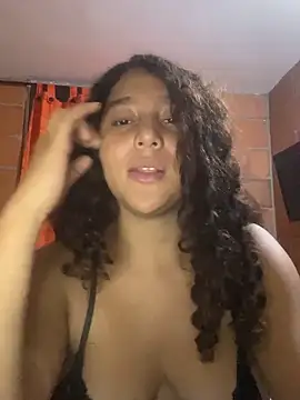 Webcam Model (AnaisVelvet11)  is live.Free join now!