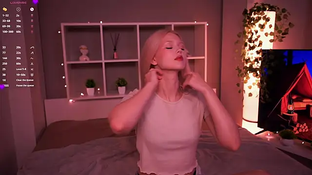 KaryTasch live cam screenshot female on Wusca – Live Webcams, Replays & GIFs