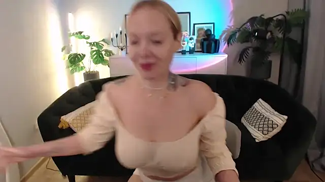 natalee_love (F milf) - 🖤Cut up my skirt🖤