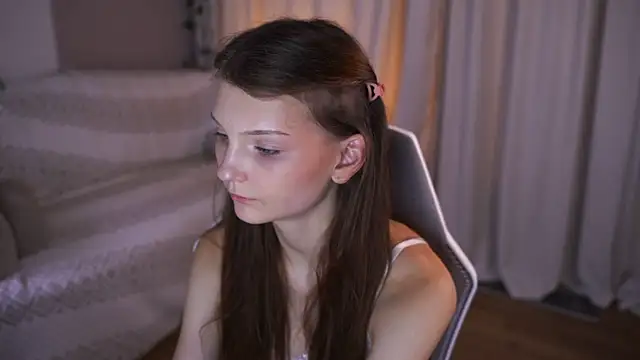 cindygarrison (F teen) - bare back