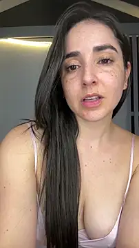 Webcam Model (Vicky-Andrade)  is live.Free join now!