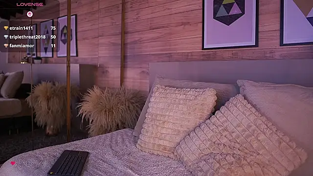 ammyscott (F young) - Rub my asshole in doggy style