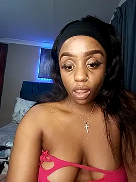 Webcam Model (Queen-Chocolate)  is live.Free join now!