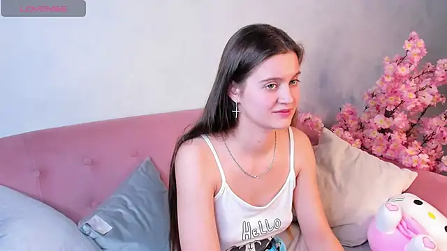 renesmy_black (F young) - suck fingers