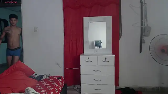 Angel_LatinGuy live cam screenshot male from Venezuela on Home.Pink — Cozy Live Cams & Chat