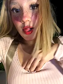 SweetBunnyGF's Stripchat show and profile