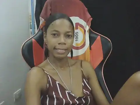 adele-33 live cam screenshot female on TokenKeno — Tip, Play & Watch Live Cams