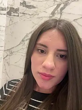 Isabella21_ from StripChat is Freechat