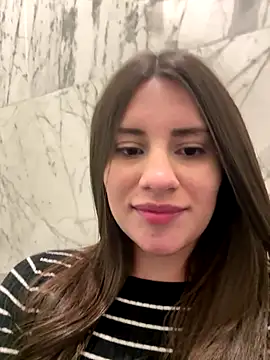 Isabella21_ from StripChat is Freechat