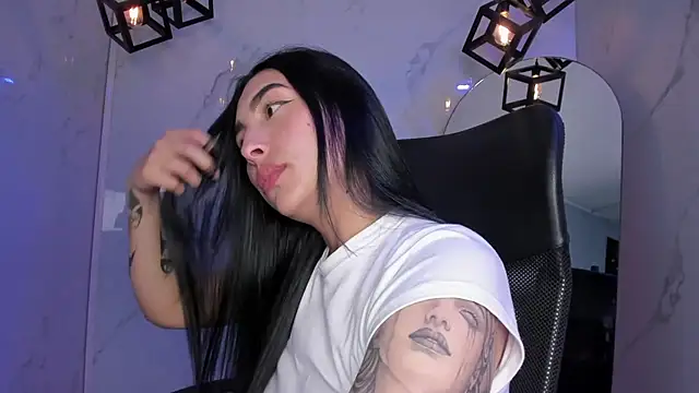 chloeetompson_ (F young) - deep throat with lots of drool