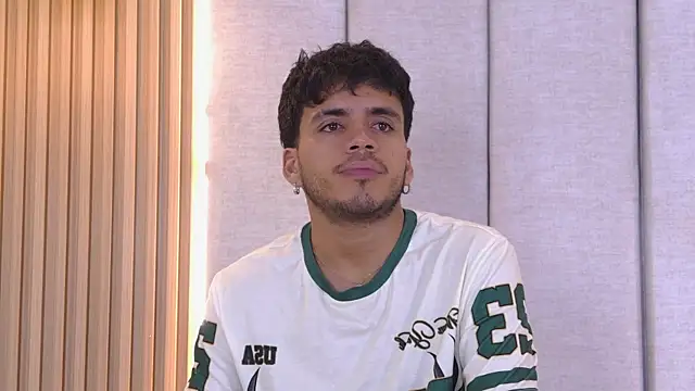 AlexanderJordan live cam screenshot male from Colombia on TokenKeno — Tip, Play & Watch Live Cams