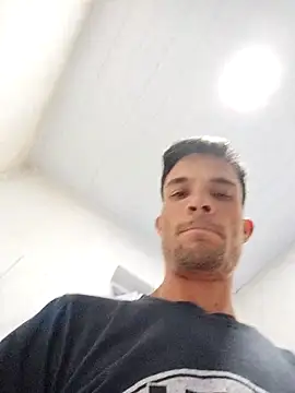 719610 live cam screenshot male on Wusca – Live Webcams, Replays & GIFs