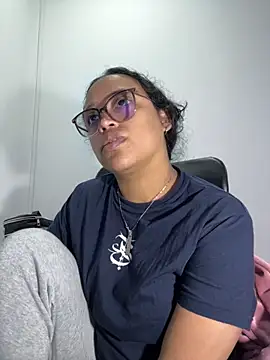 Webcam Model (angela_angels_)  is live.Free join now!