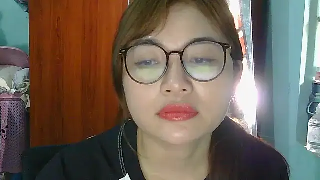 Uhem112 live cam screenshot female on TokenKeno — Tip, Play & Watch Live Cams