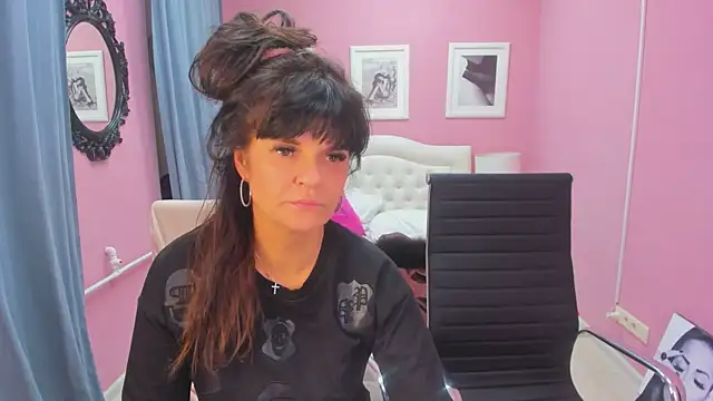 ericaandpenelopa (G milf) - french kiss