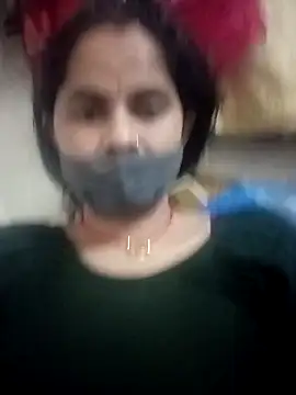 julee-740 (F young) - Full nude in public