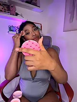 Webcam Model (Isabella_fasilier)  is live.Free join now!