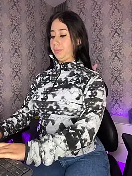 Webcam Model (Z0EE_08)  is live.Free join now!