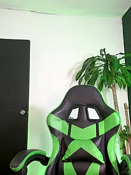 Webcam Model (Emily_Clark1)  is live.Free join now!