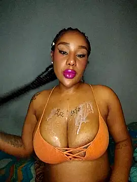 Webcam Model (Queen_Amara)  is live.Free join now!