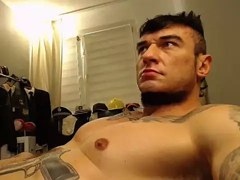 ballardbret (Ask my age) - Cock stroking, flexing, dirty talking. X