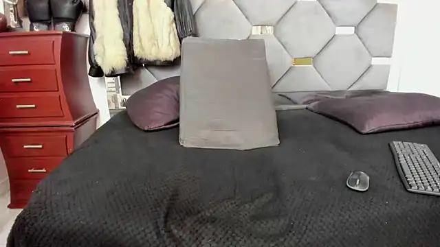 king_fit (M young) - humiliation and domination-cum in public