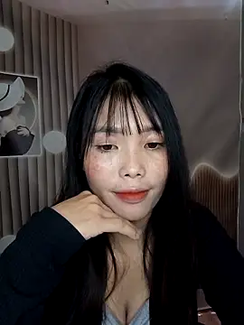 Webcam Model (Fish_yellow)  is live.Free join now!