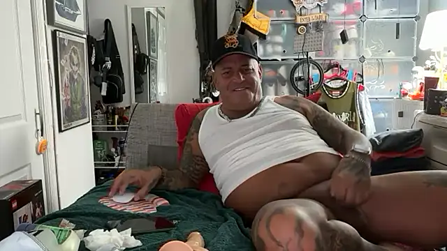 lovetatts64 (M grandpa) - to get alot of viewers to become popular