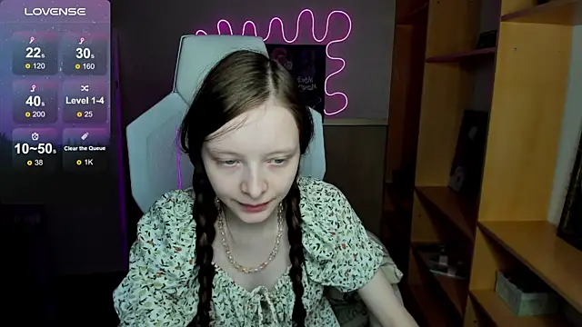 Live webcam thumbnail of AliceHaris from . Watch my show!