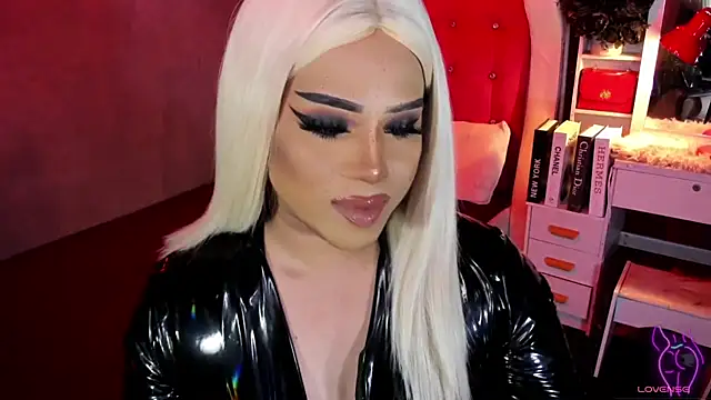 Live webcam thumbnail of gordeushotcummer from . Watch my show!