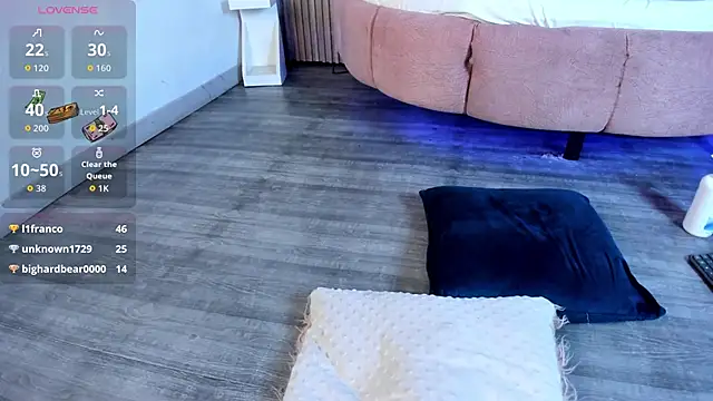 Webcam Model (Saracooper__)  is live.Free join now!