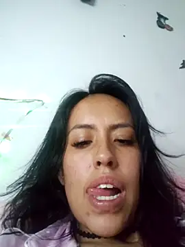 Webcam Model (Queen_Ashly)  is live.Free join now!