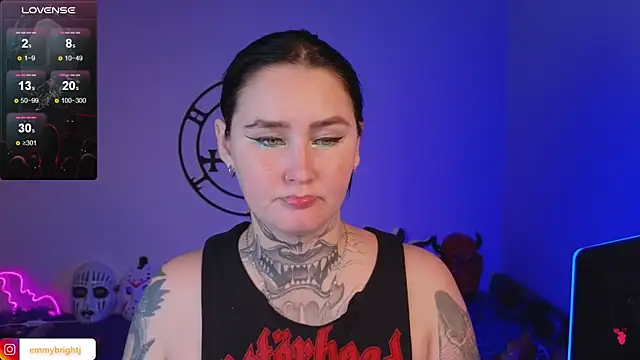 emmybrightj_ (F young) - I let you roast me properly.