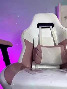 Webcam Model (sharon_leone26)  is live.Free join now!