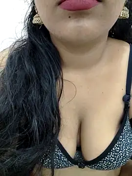 Live webcam thumbnail of SMILEY_teluguu from . Watch my show!