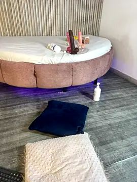 Webcam Model (Saracooper__)  is live.Free join now!