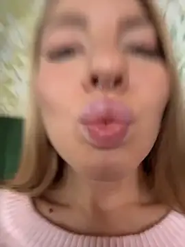 NewLale Live Webcam on Stripchat