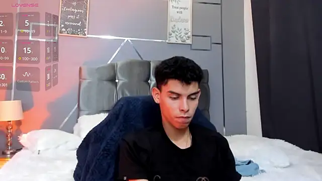 sky_jules (M twink) - OIL IN MY ASS