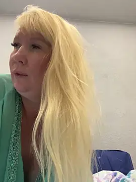 Webcam Model (EmmaInLove23)  is live.Free join now!