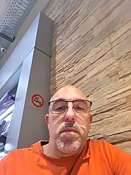 crosss-23cm (Ask my age) - Gratis Video