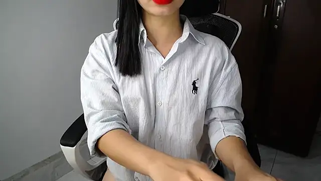 Live webcam thumbnail of Lunobaby_204 from . Watch my show!