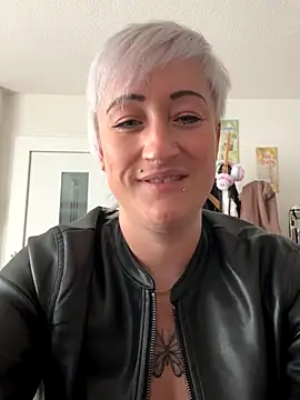 Webcam Model (Rozendefotz)  is live.Free join now!