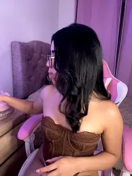 Webcam Model (Emily-14)  is live.Free join now!