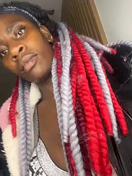 Webcam Model (MorenaLush_Eup)  is live.Free join now!