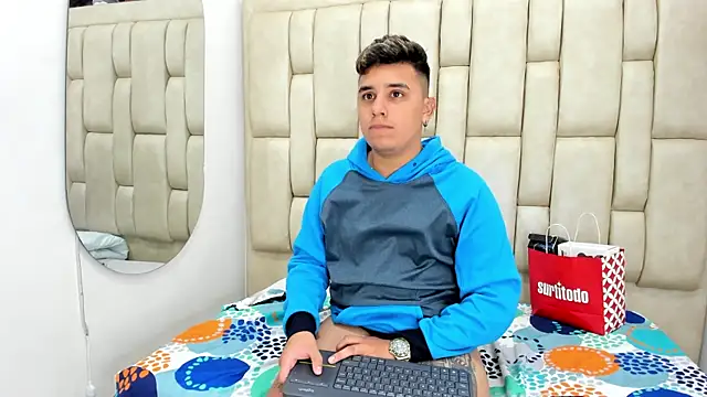 devilwisp (M twink) - SHOW ASS + FINGER IN ASS