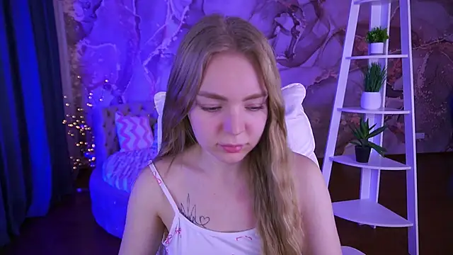 EmilySunshineS's Stripchat show and profile